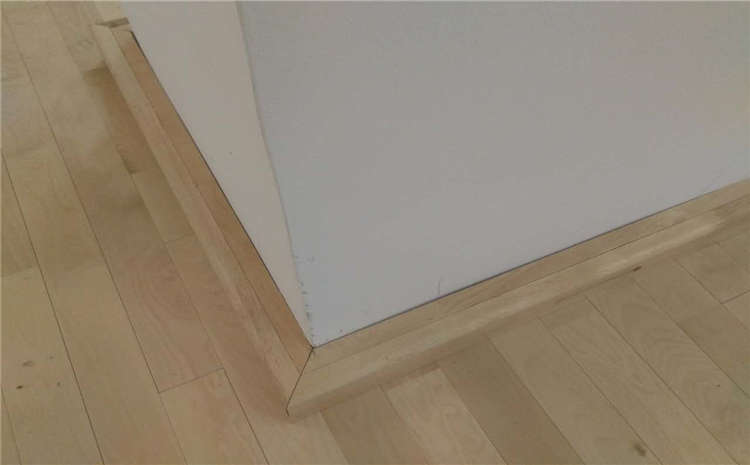 松木體育館實木地板多少錢一平米？