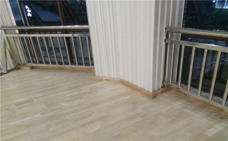 常見的風(fēng)雨操場實(shí)木運(yùn)動地板哪家公司好