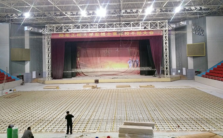 橡膠木風(fēng)雨操場運(yùn)動地板結(jié)構(gòu)